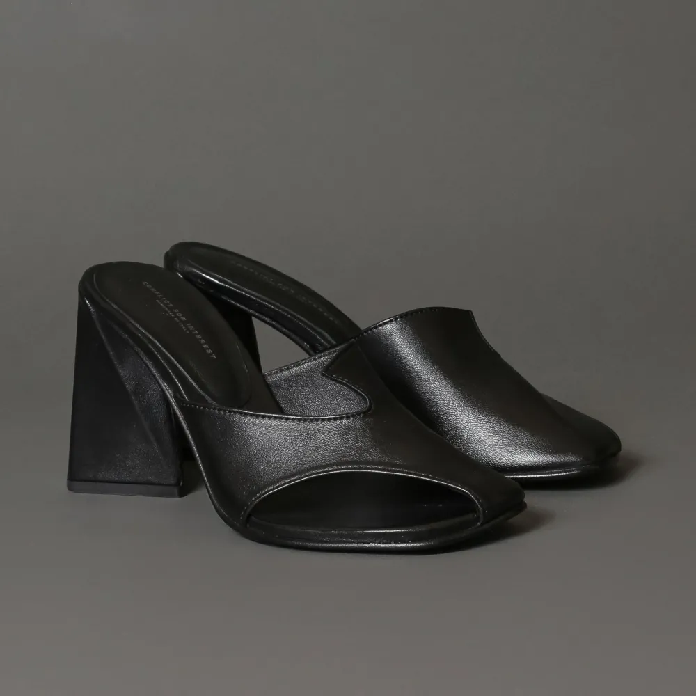 Conflict For Interest Mona 02| Sandals