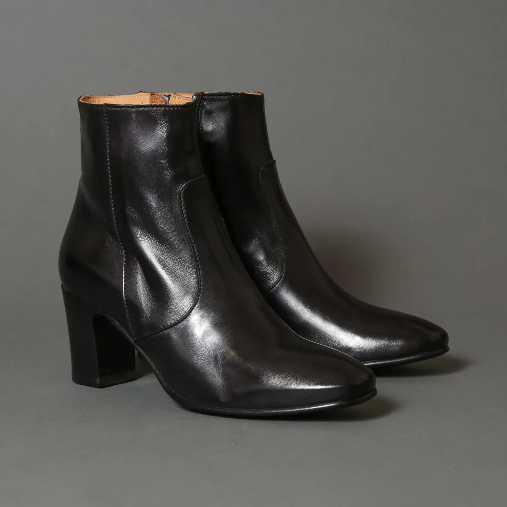 Conflict For Interest 4351| Boots